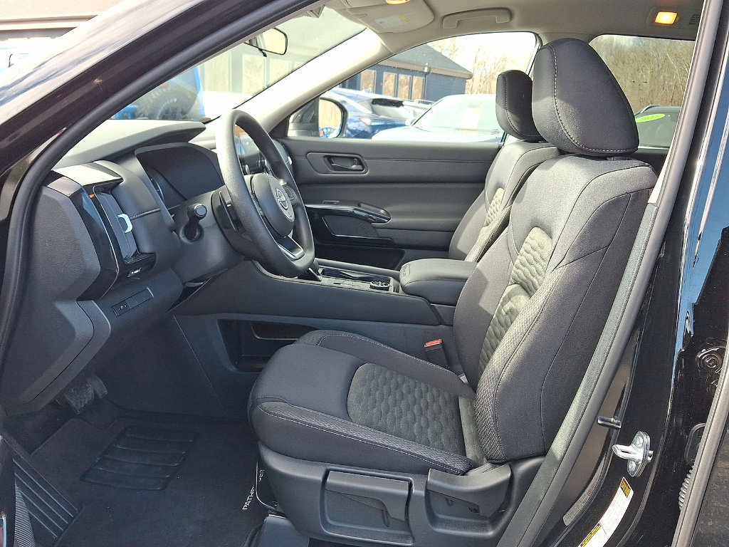Certified 2025 Nissan Pathfinder S image 11