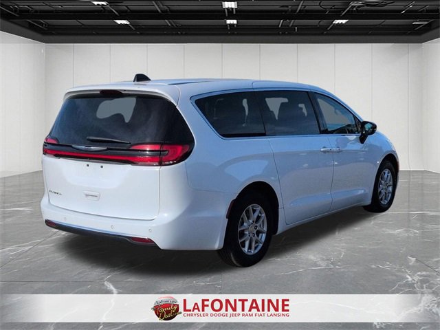Certified 2024 Chrysler Pacifica Touring-L image 5