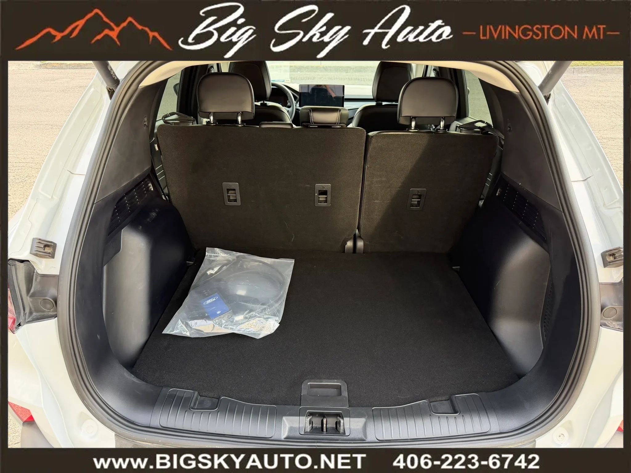Used 2025 Ford Escape SE w/ Class II Trailer Tow Package FWD image 20