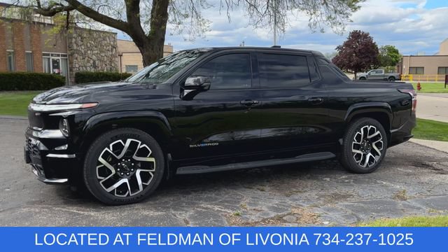 Used 2024 Chevrolet Silverado EV RST AWD/4WD image 4