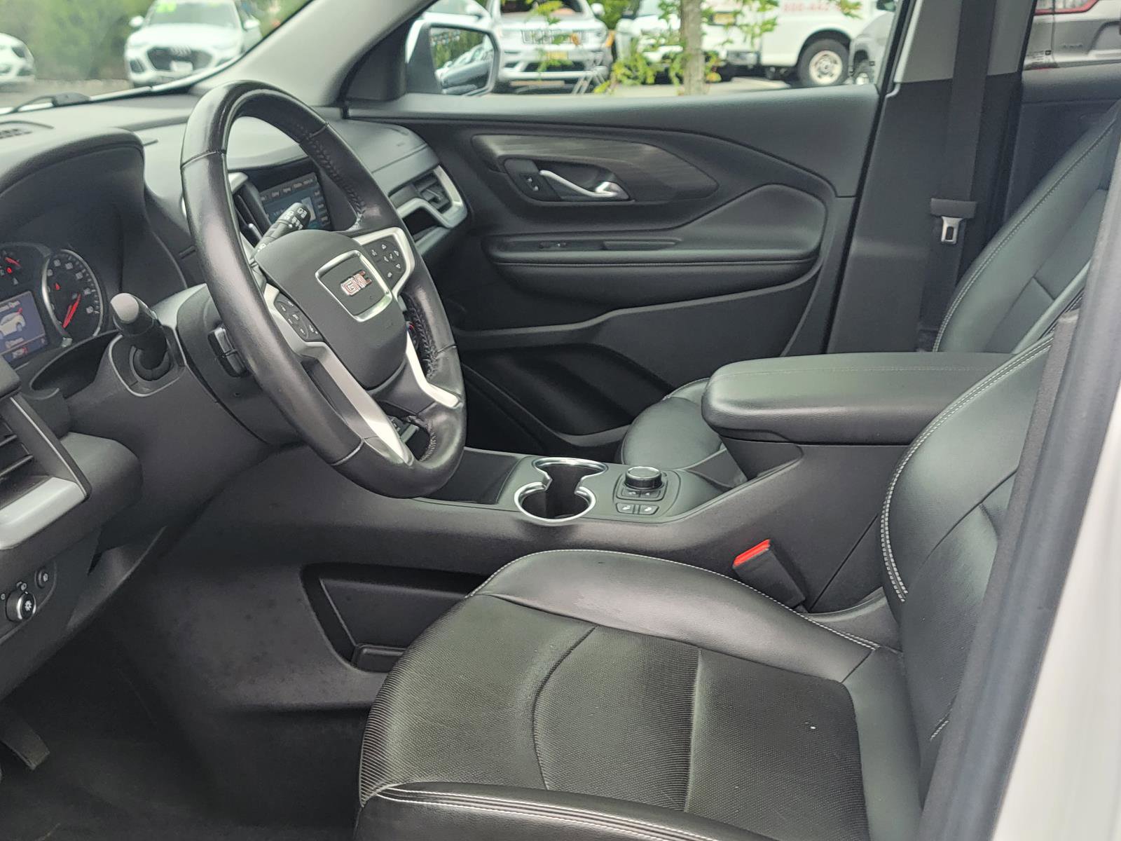 Used 2022 GMC Terrain SLT w/ Infotainment Package II image 9