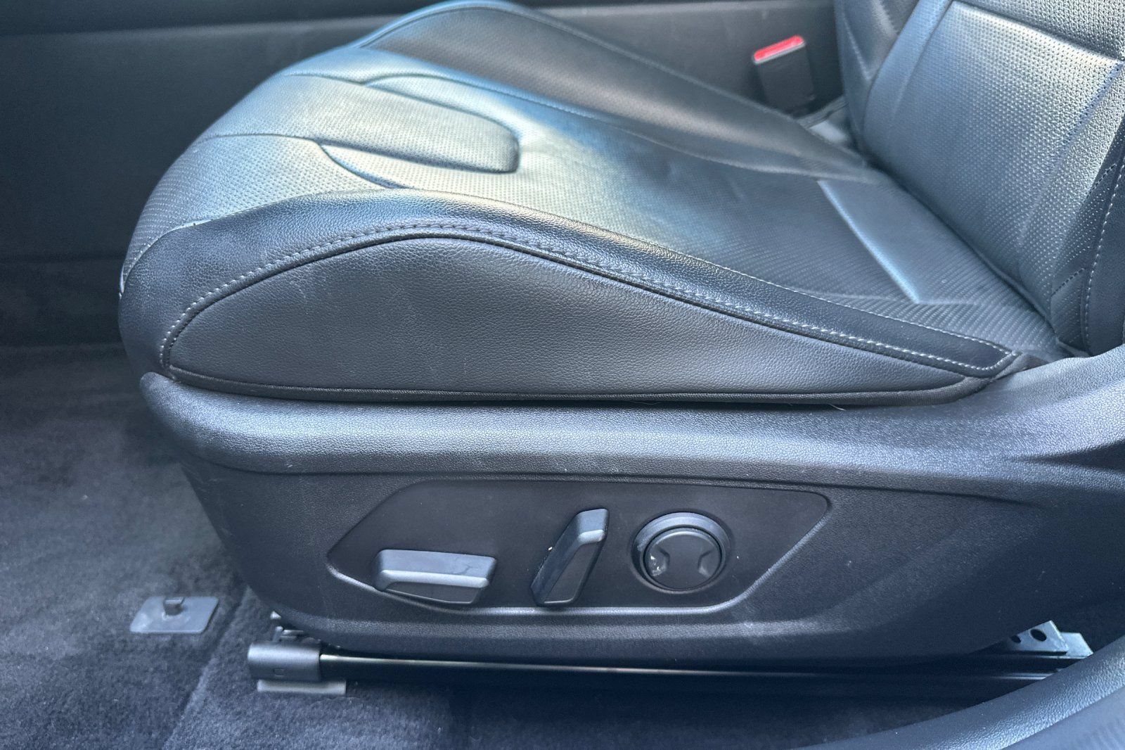 Used 2023 Hyundai Elantra Limited FWD image 13