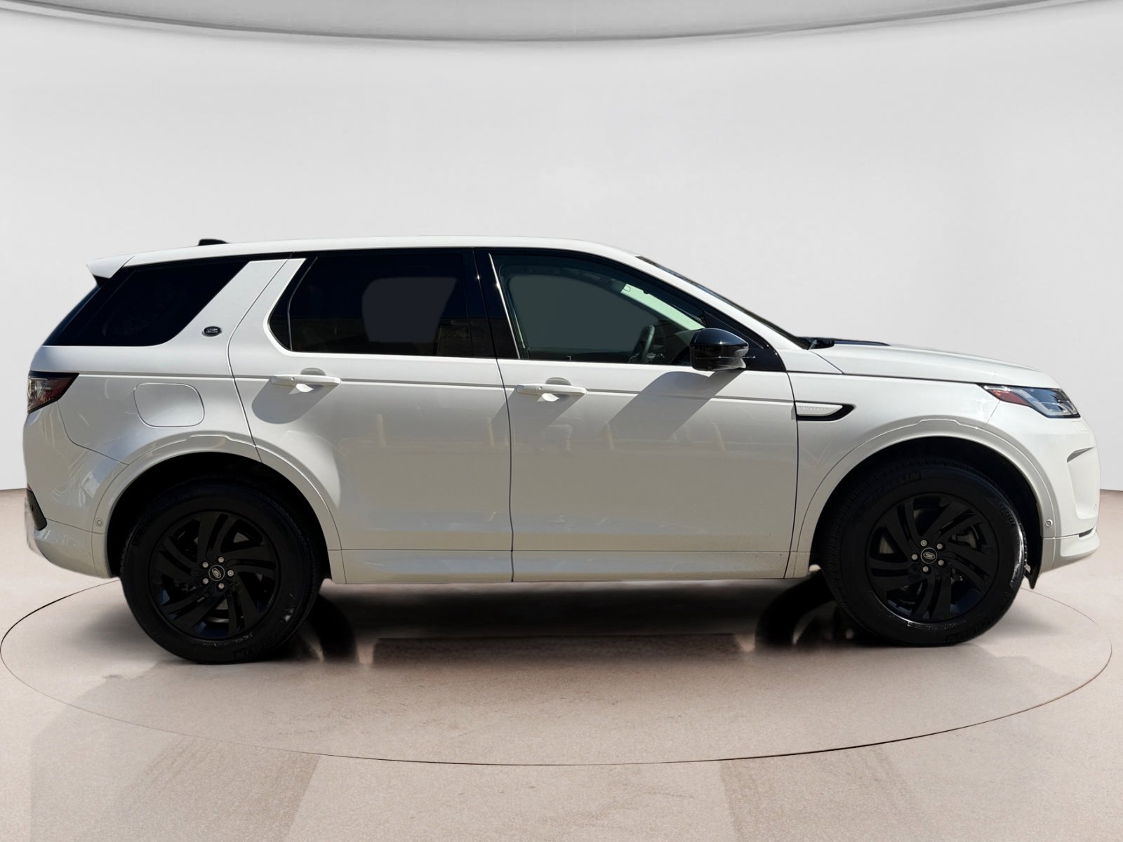 Used 2024 Land Rover Discovery Sport S image 6