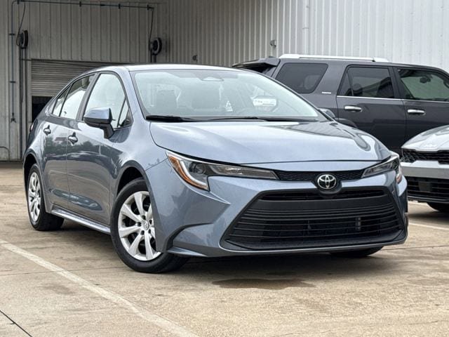 Used 2024 Toyota Corolla LE FWD image 2