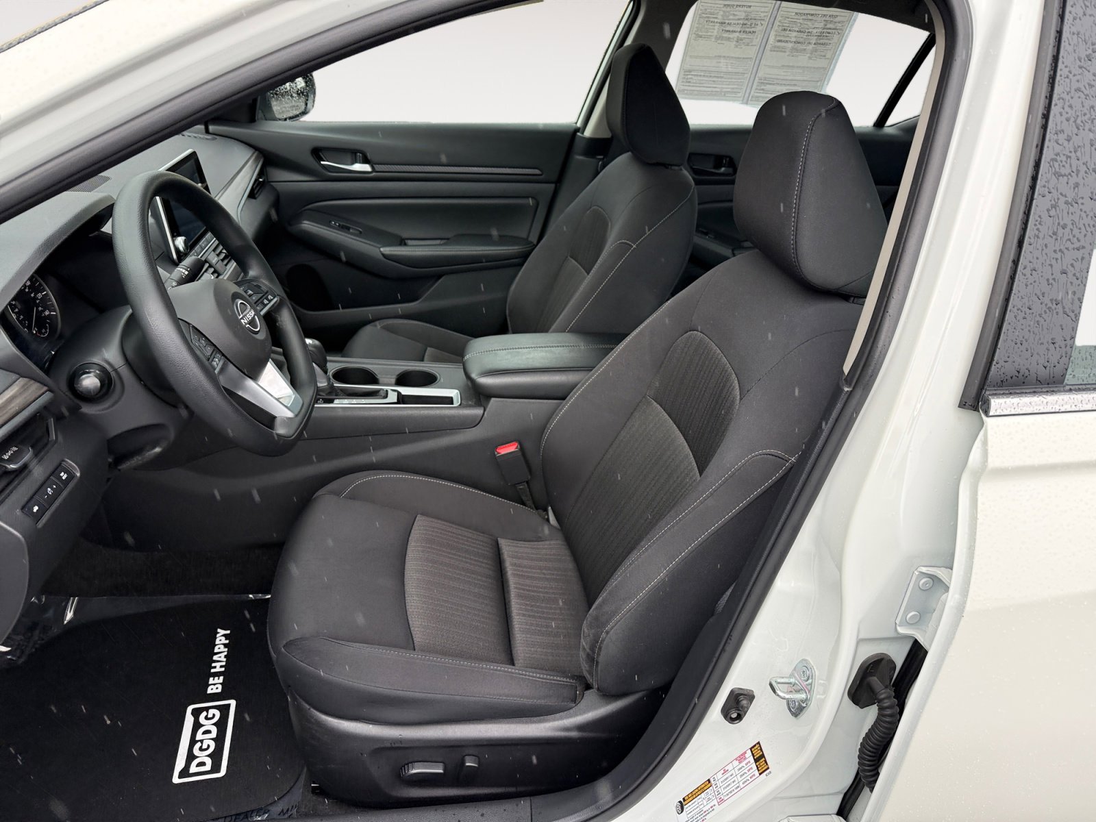 Used 2025 Nissan Altima 2.5 SV FWD image 10