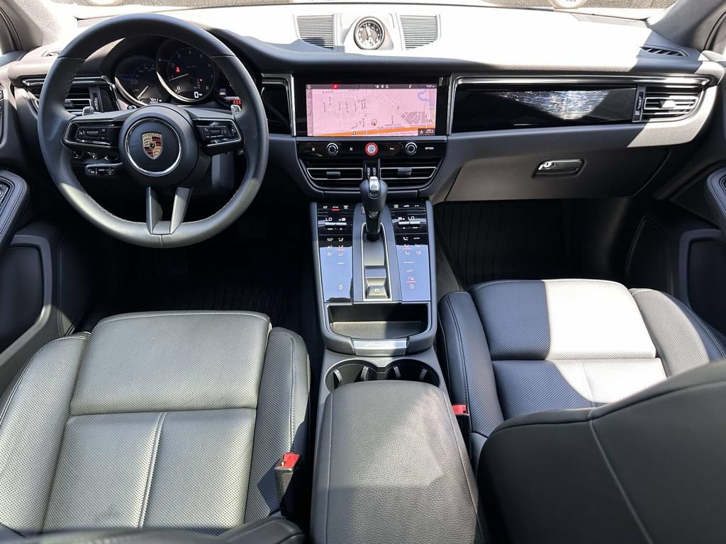 Certified 2026 Porsche Macan AWD/4WD image 15