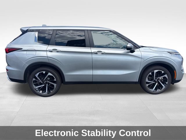 Used 2024 Mitsubishi Outlander SE Black Edition FWD image 7