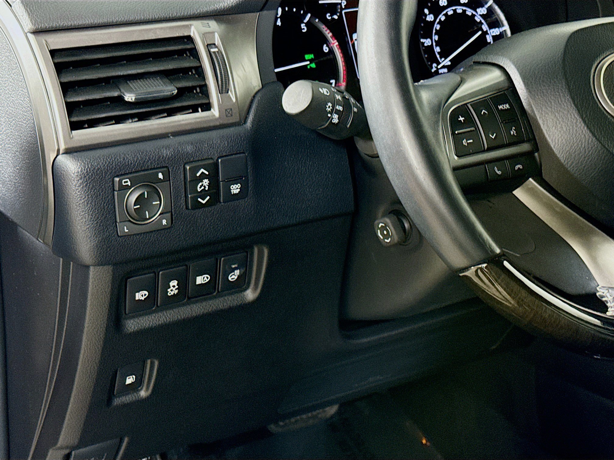 Used 2023 Lexus GX 460 Premium w/ Accessory Package AWD/4WD image 9