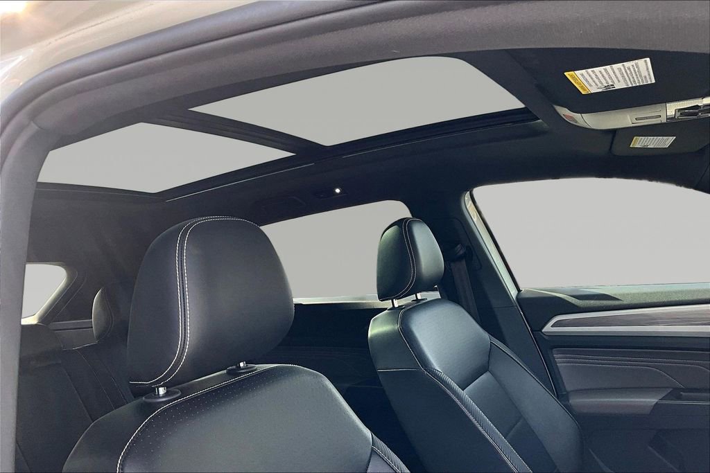 Used 2022 Volkswagen Atlas Cross Sport SE w/ Panoramic Sunroof Package image 27