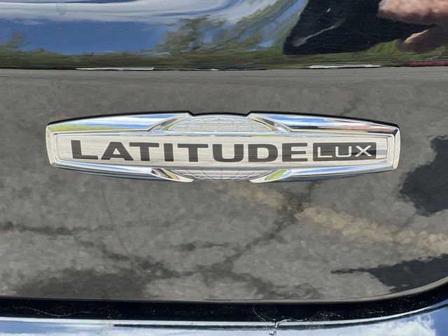 Used 2022 Jeep Compass Latitude w/ Sun and Sound Group AWD/4WD image 11