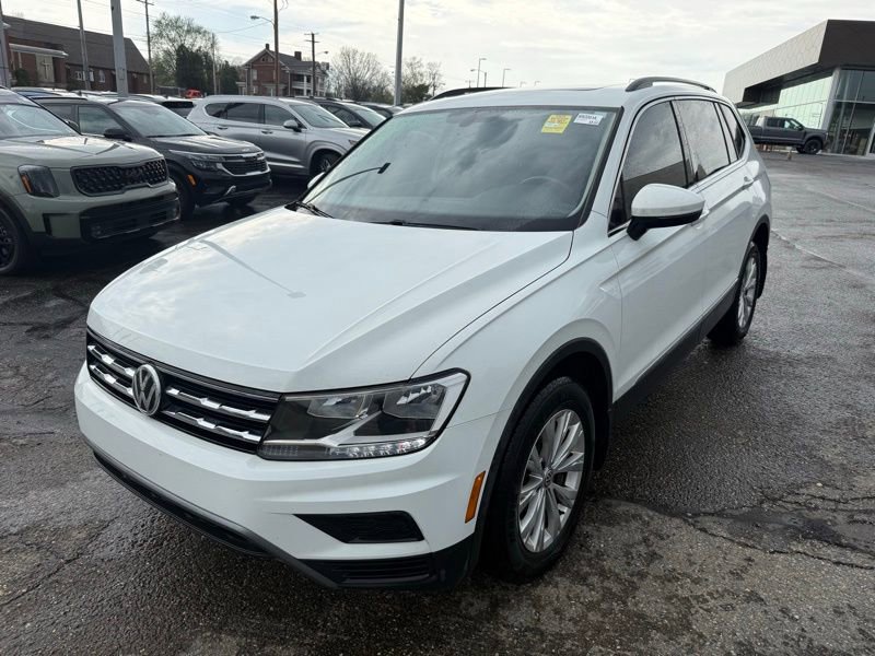 Used 2018 Volkswagen Tiguan SE w/ Panoramic Sunroof Package image 3