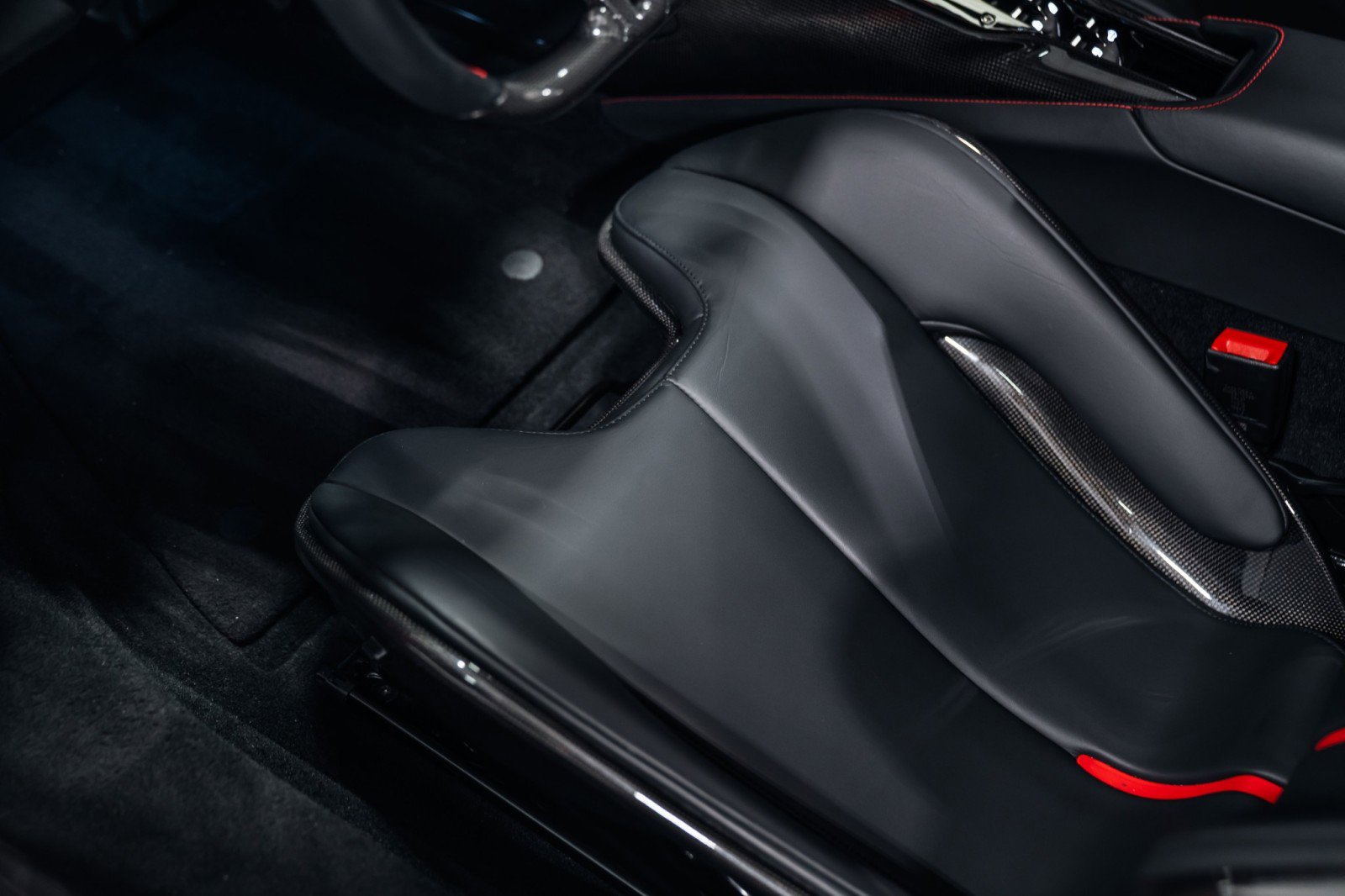 Used 2024 Ferrari SF90 Spider image 26