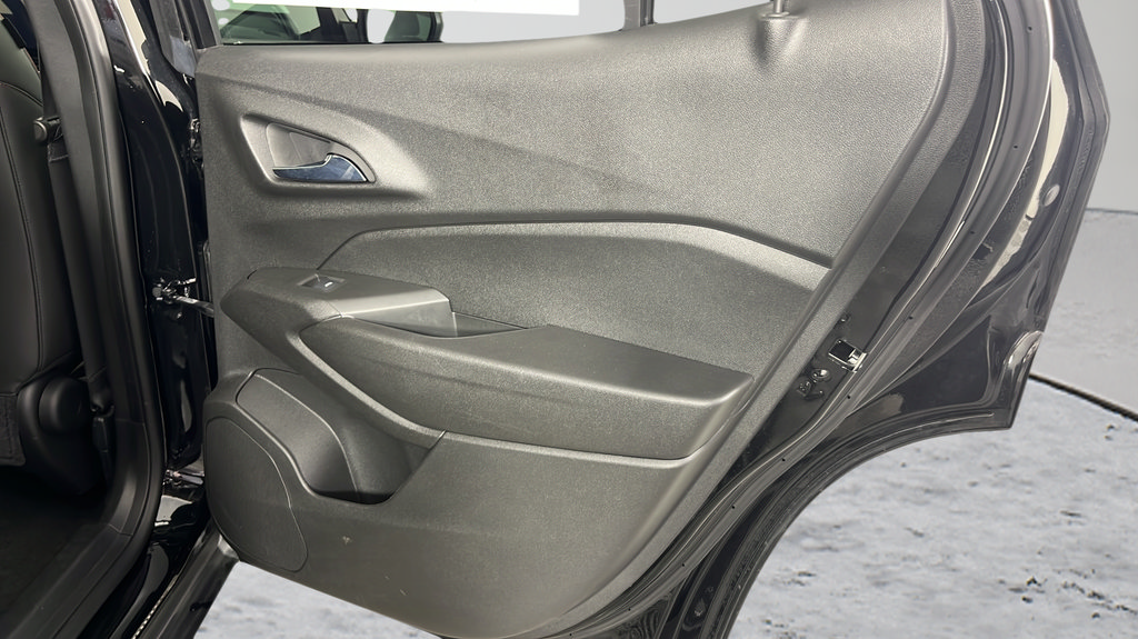 Used 2024 Chevrolet Trax RS w/ Sunroof Package FWD image 21