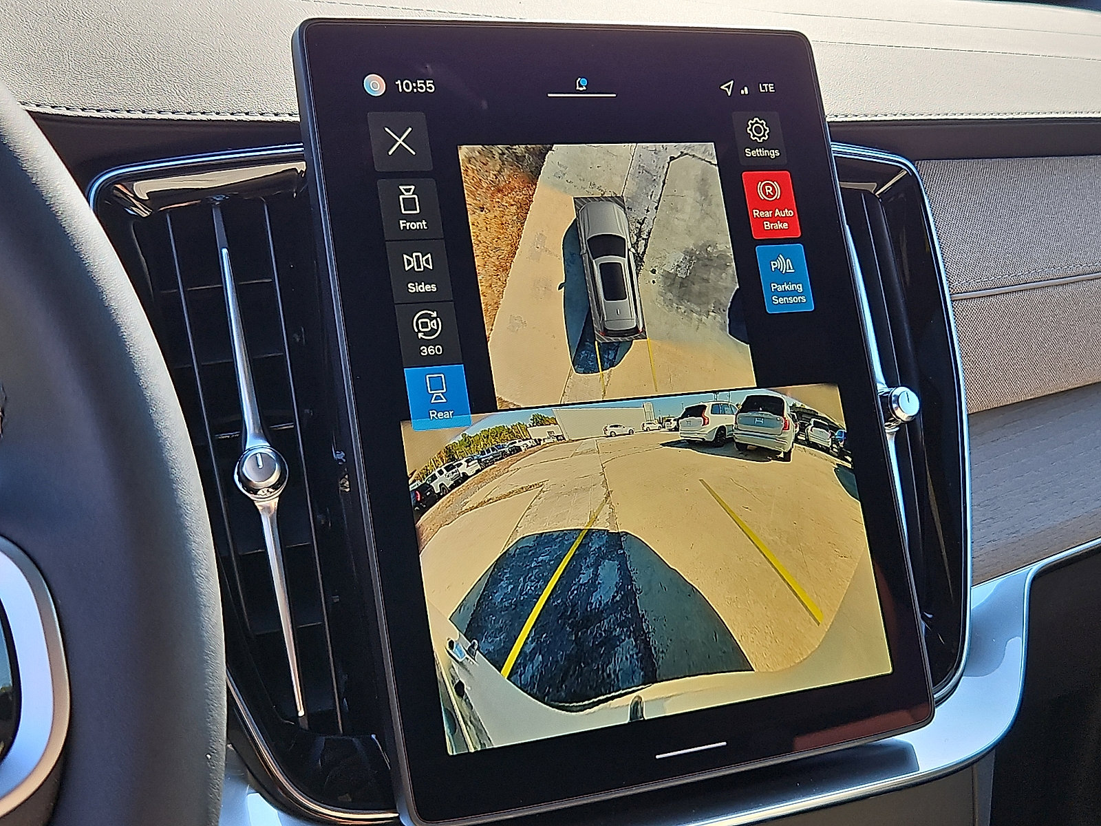 New 2026 Volvo XC90 B6 Plus w/ Protection Package Premier image 17