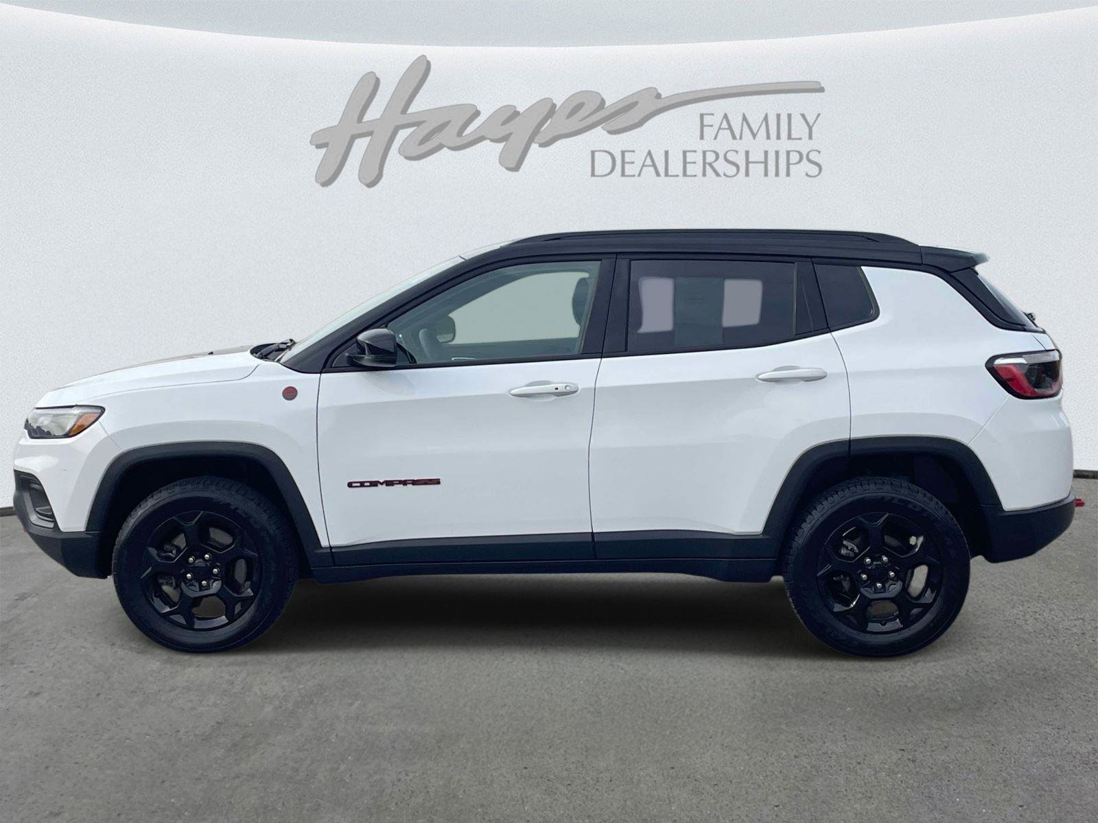 Used 2023 Jeep Compass Trailhawk image 6
