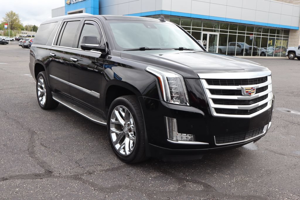 Used 2016 Cadillac Escalade ESV Luxury RWD image 2