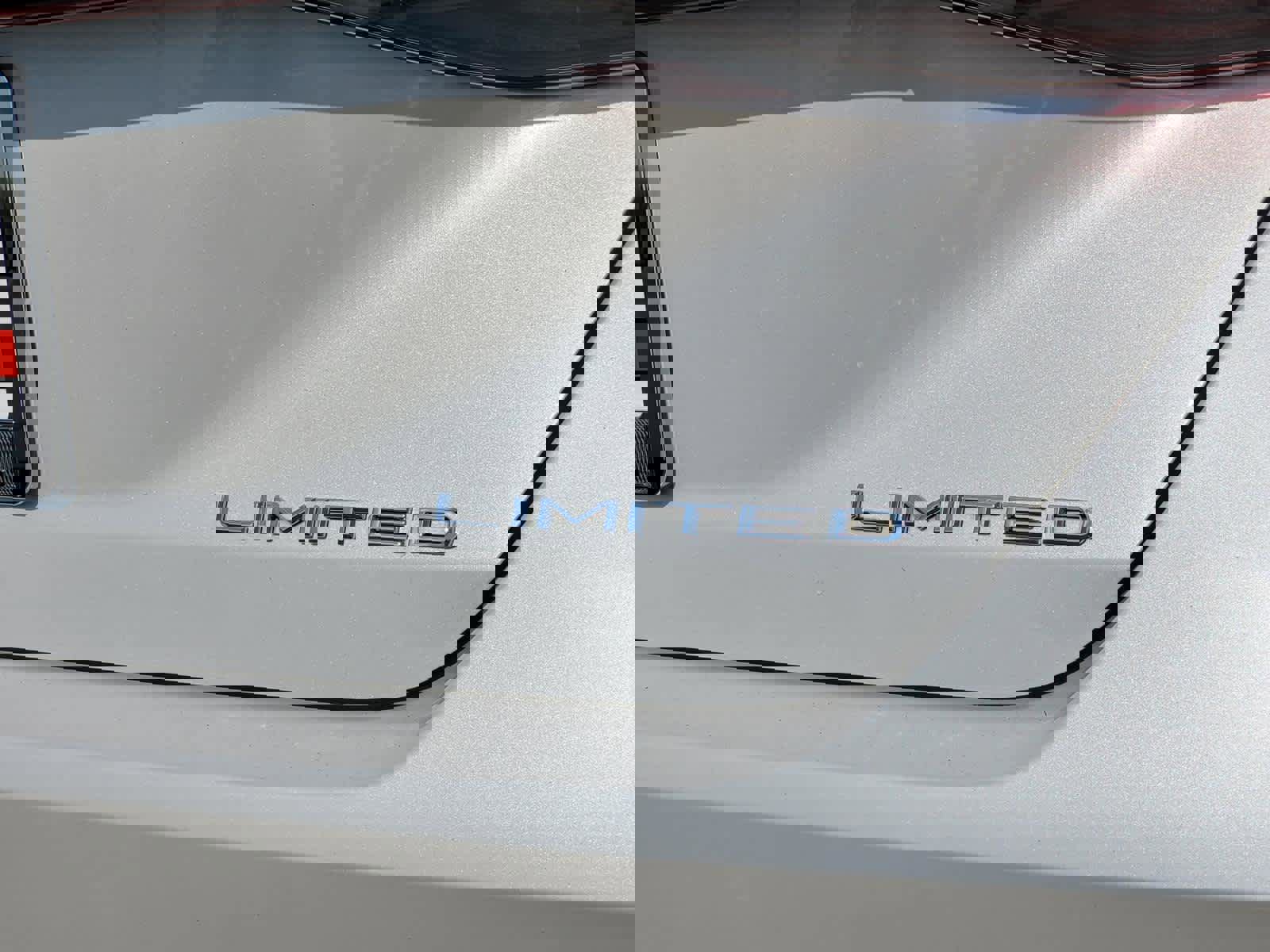 Used 2021 Toyota Avalon Limited image 9