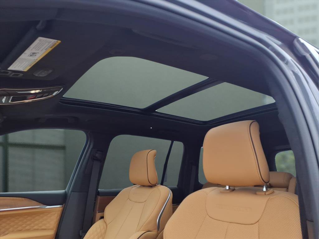 New 2025 Jeep Grand Cherokee Summit image 17