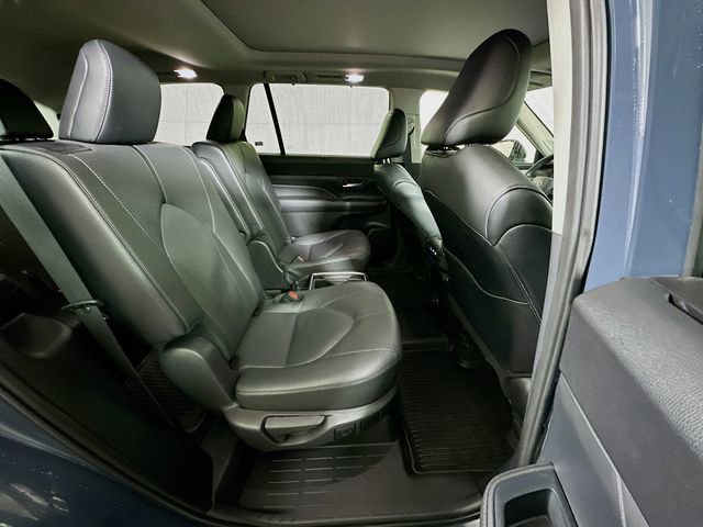 Used 2024 Toyota Grand Highlander Limited image 29