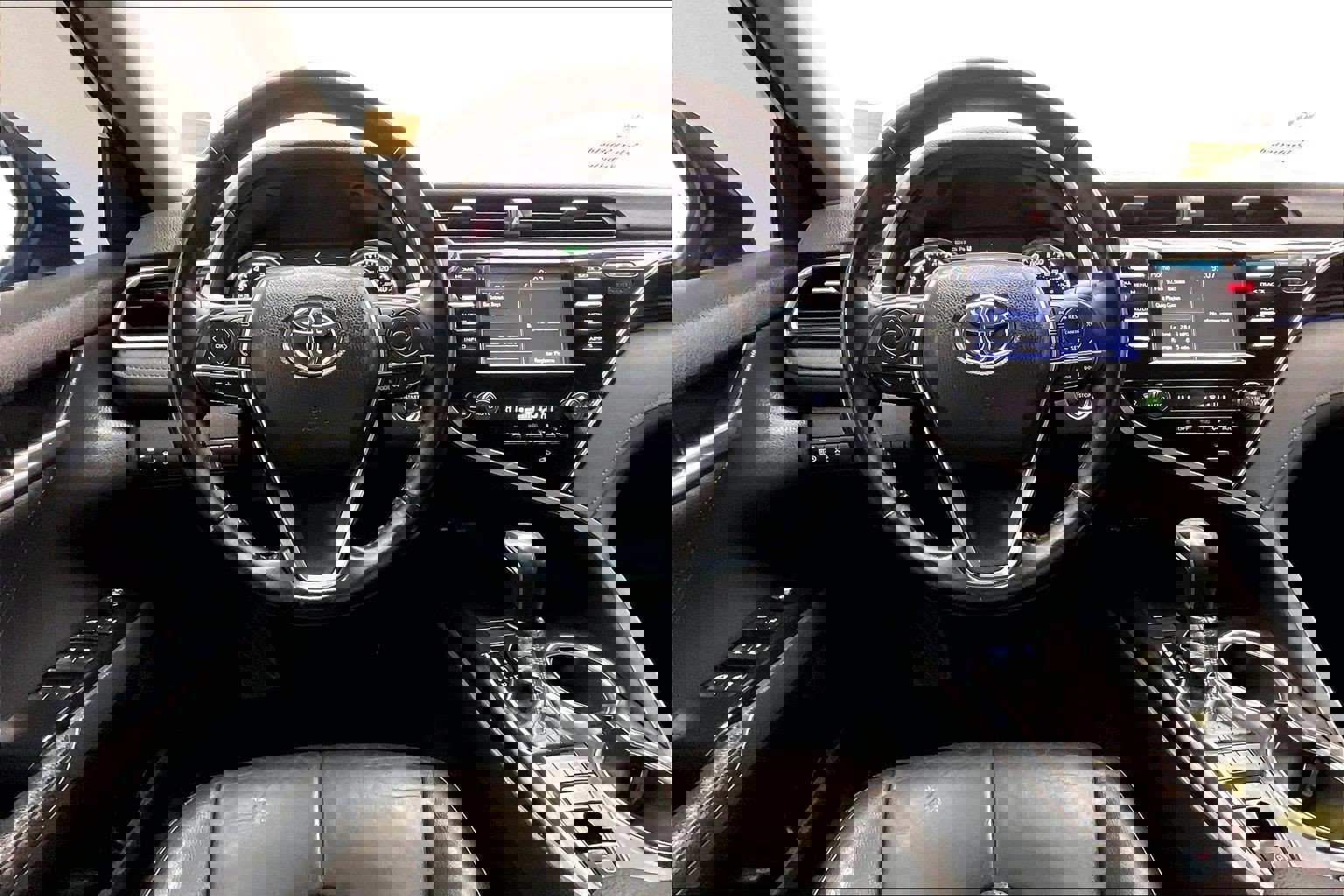 Used 2018 Toyota Camry XLE image 4