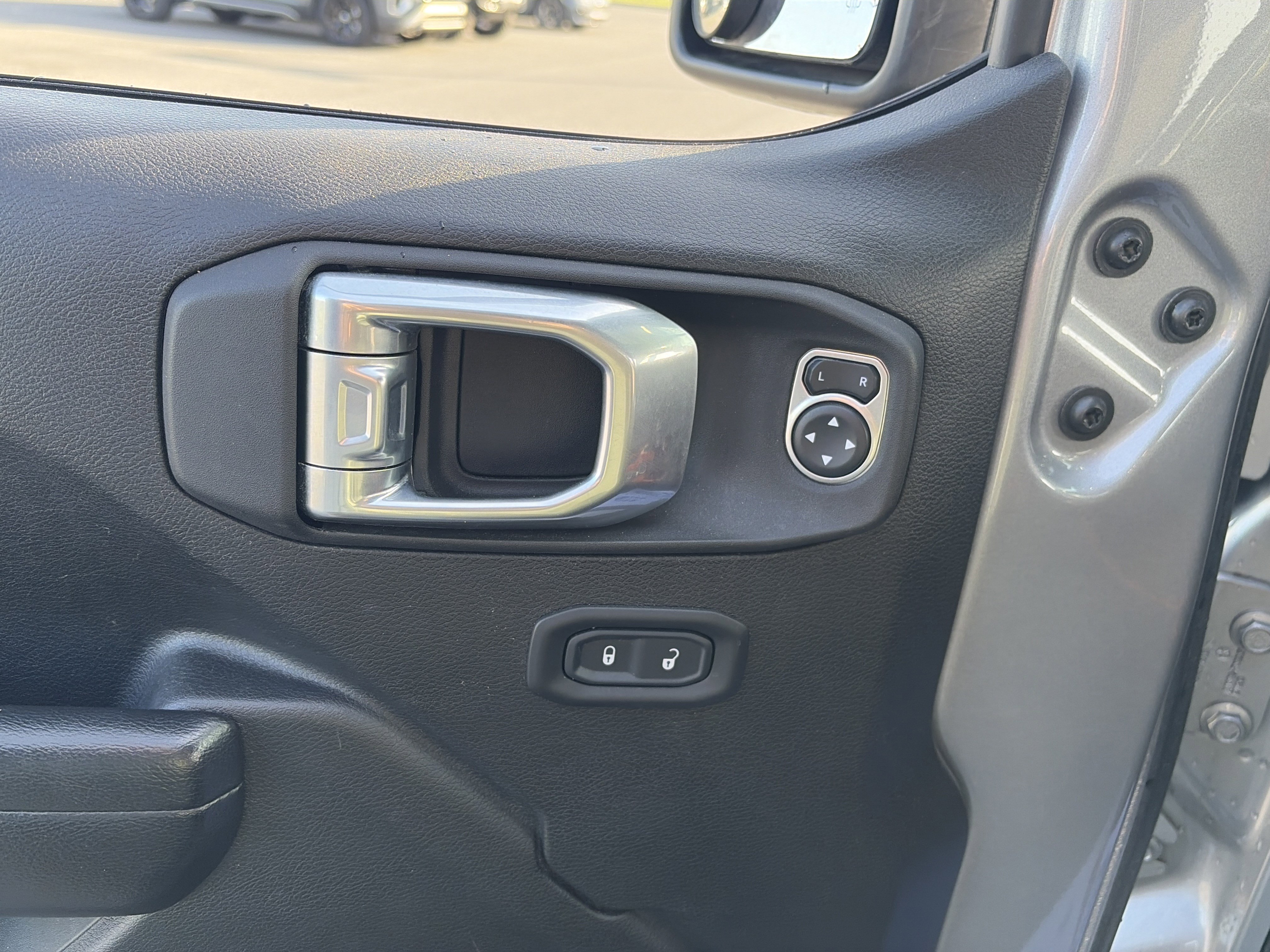 Used 2021 Jeep Gladiator Rubicon AWD/4WD image 16