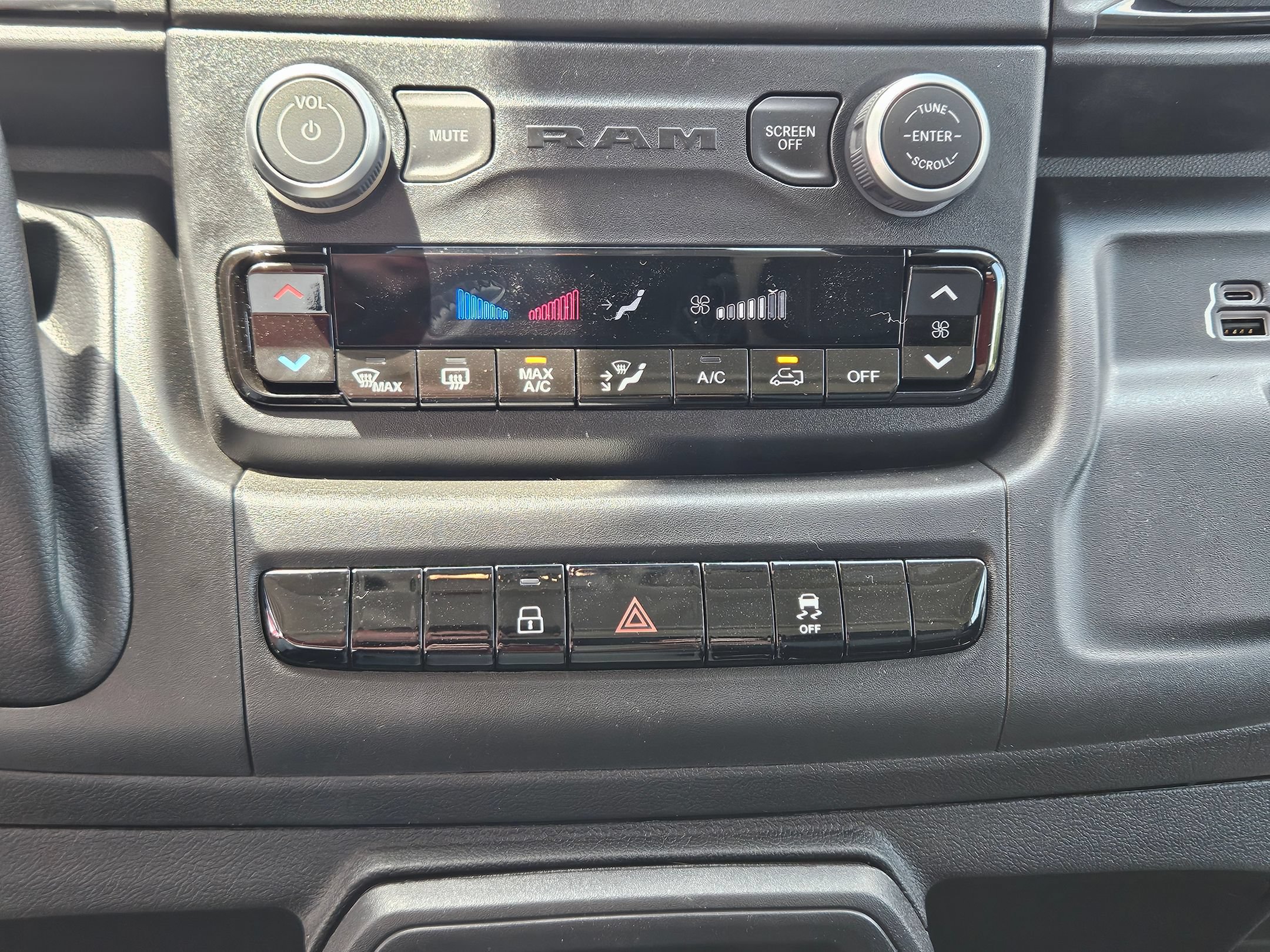 New 2026 RAM ProMaster 1500 w/ Convenience Group FWD image 12