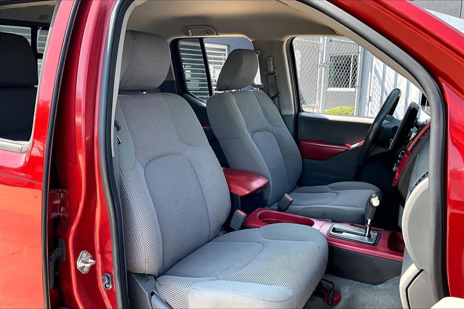Used 2017 Nissan Frontier SV w/ SV Value Truck Package RWD image 9