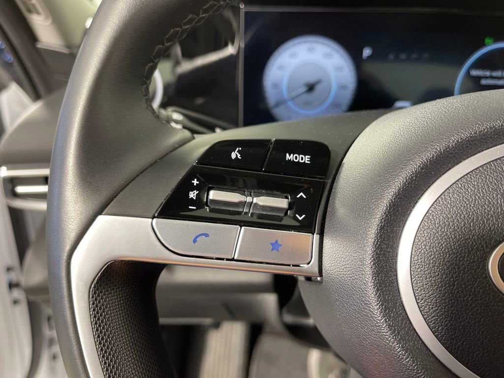 Certified 2025 Hyundai Elantra Limited image 30