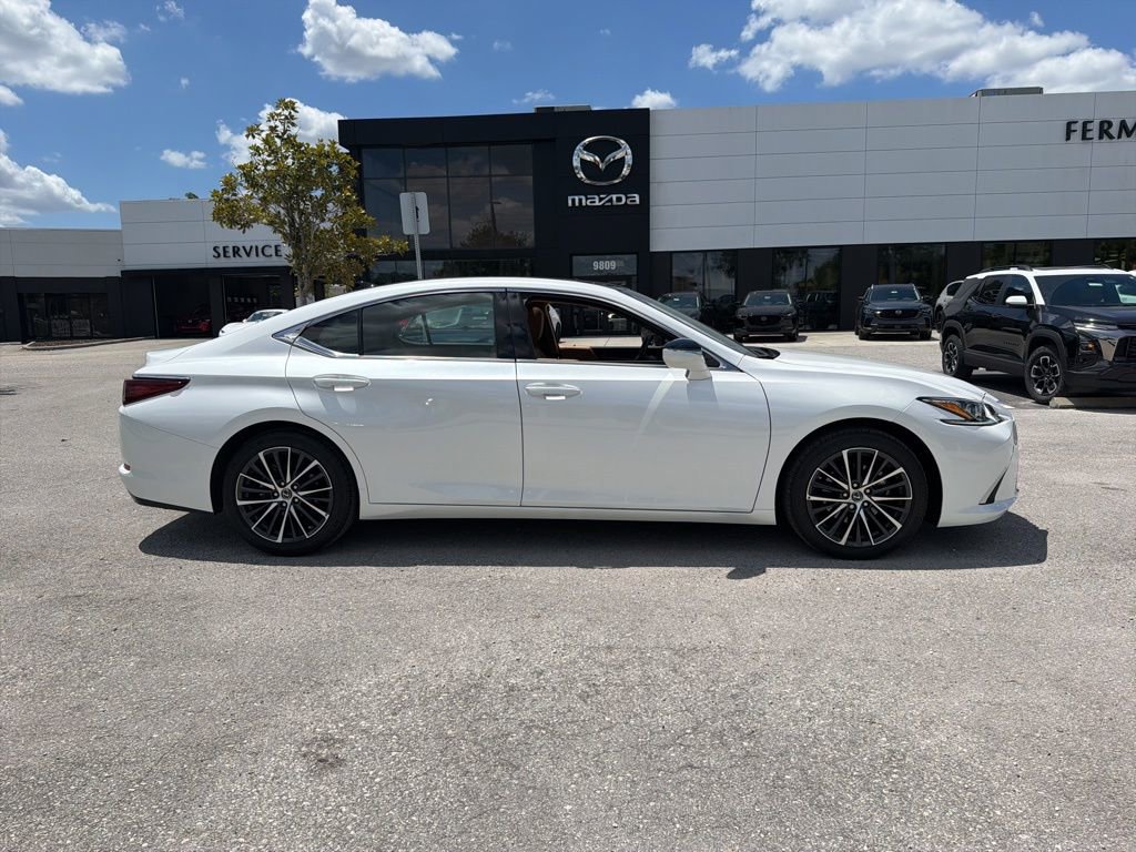 Used 2024 Lexus ES 350 w/ Premium Package FWD image 4