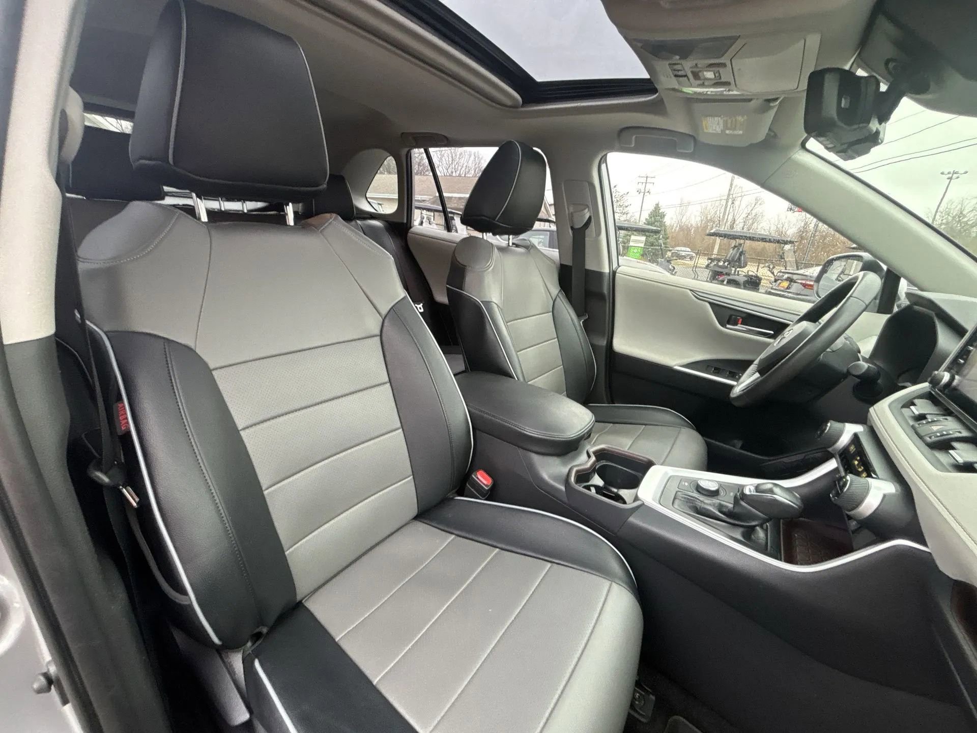 Used 2019 Toyota RAV4 Limited w/ Carpet Mat Package image 26