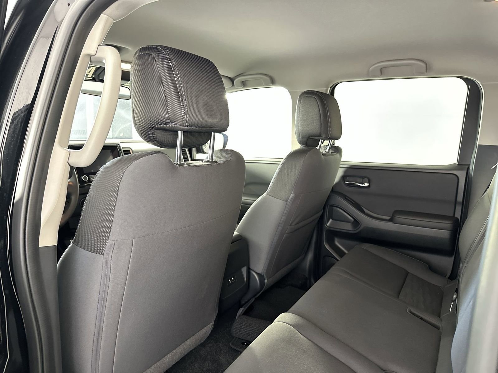 Used 2024 Nissan Frontier SV w/ Technology Package image 24