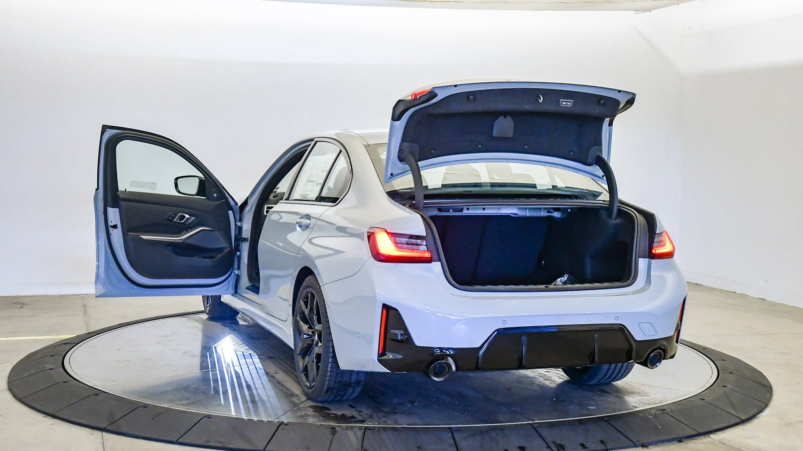 New 2026 BMW 330i Sedan w/ M Sport Package image 28