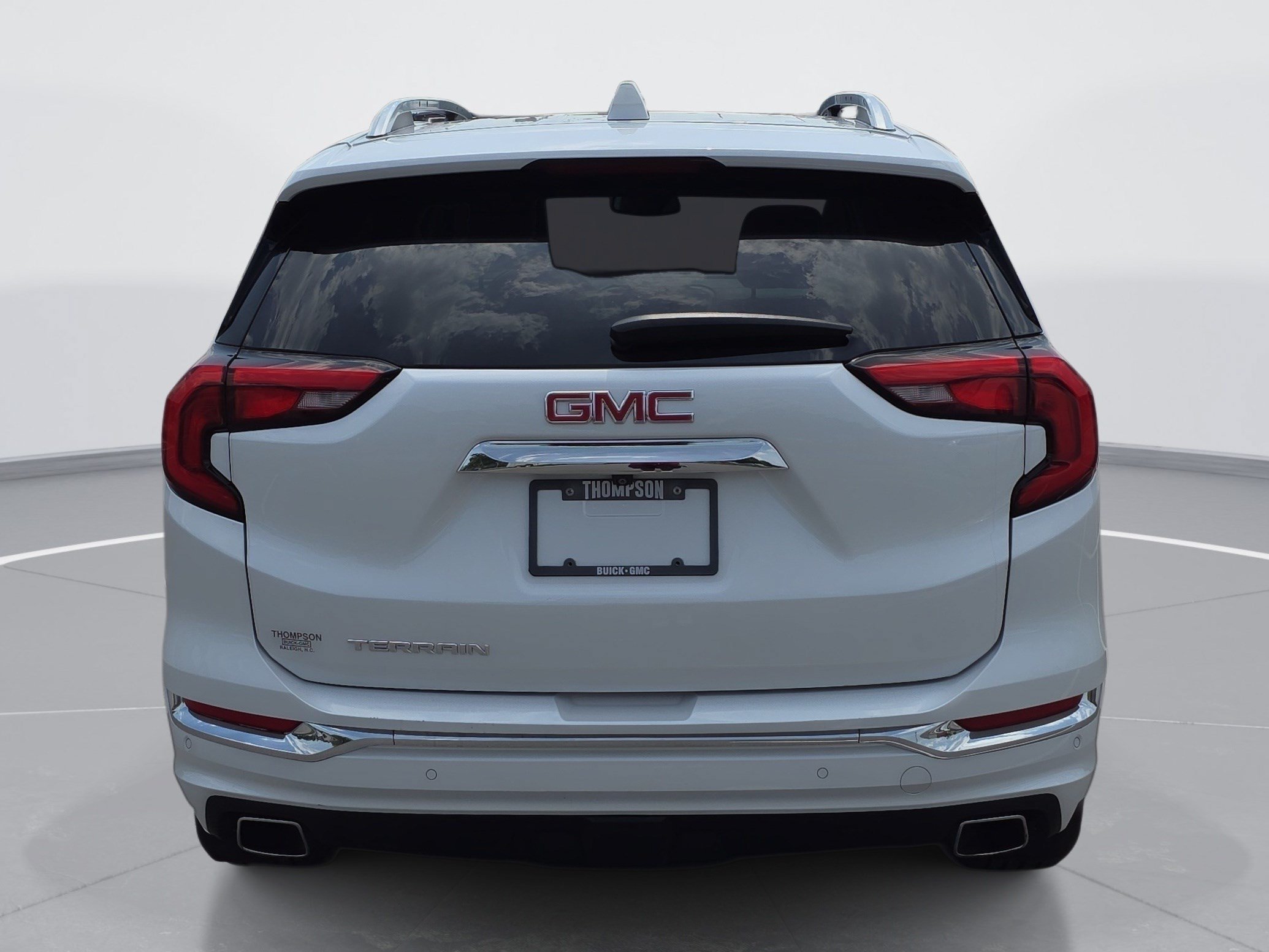 Used 2020 GMC Terrain Denali w/ Denali Premium Package FWD image 4