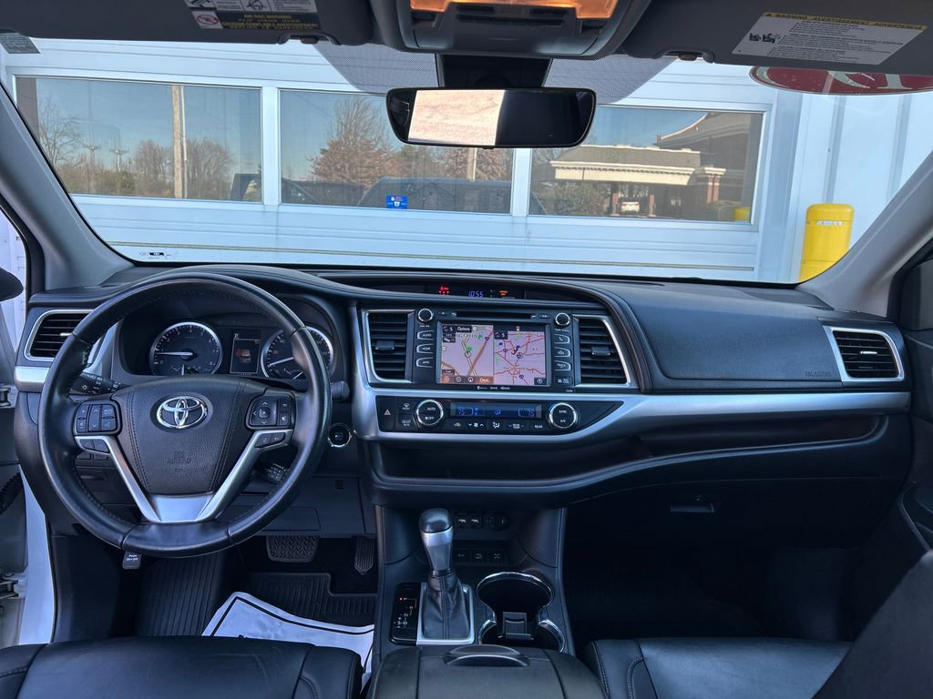Used 2019 Toyota Highlander XLE image 25