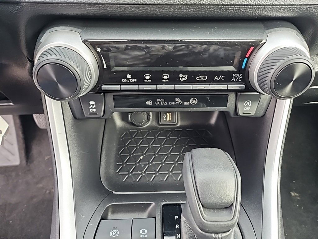 Used 2024 Toyota RAV4 LE image 21