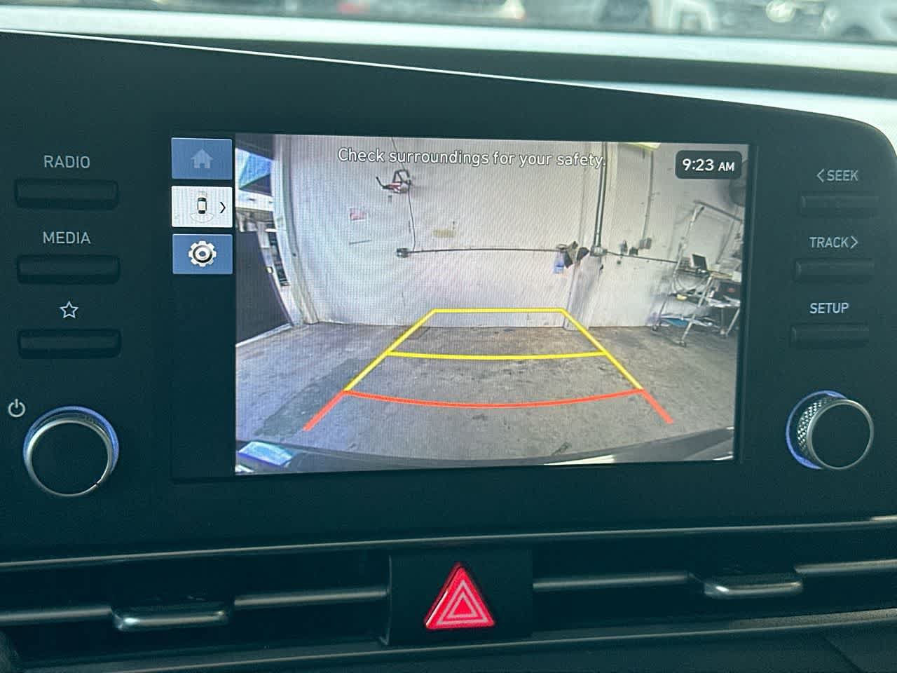 Used 2025 Hyundai Elantra SE FWD image 19