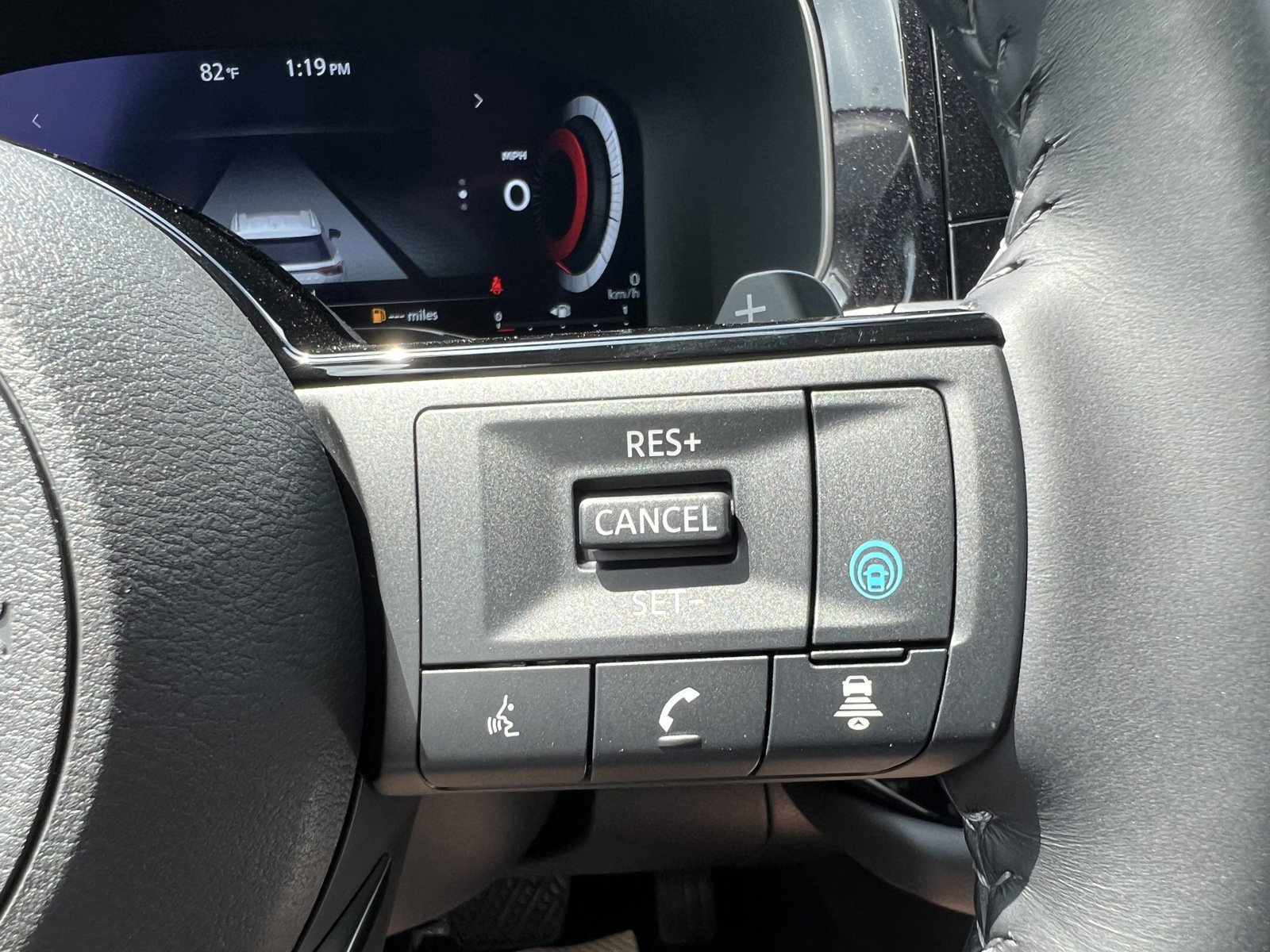 New 2025 Nissan Pathfinder Platinum image 3