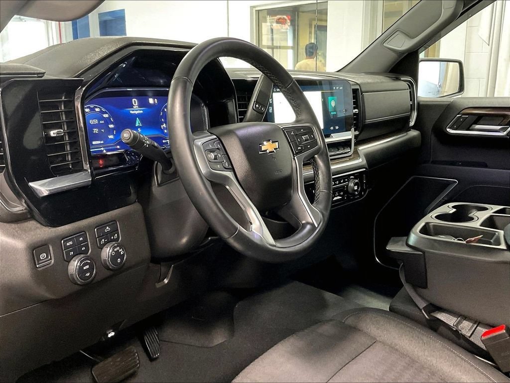 Used 2023 Chevrolet Silverado 1500 LT w/ Z71 Off-Road Package AWD/4WD image 8