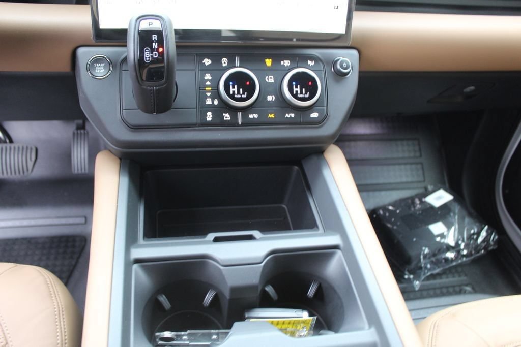 New 2026 Land Rover Defender 130 X-Dynamic SE AWD/4WD image 45