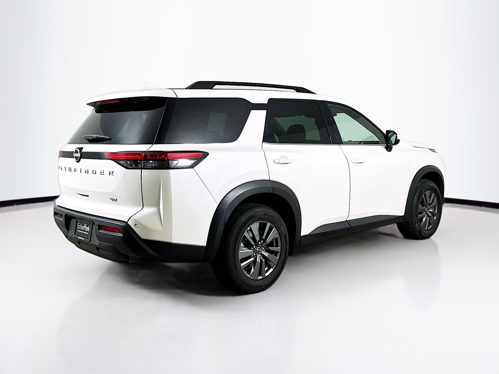 Used 2024 Nissan Pathfinder SV image 9