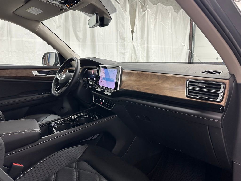 Used 2025 Volkswagen Atlas SE image 64