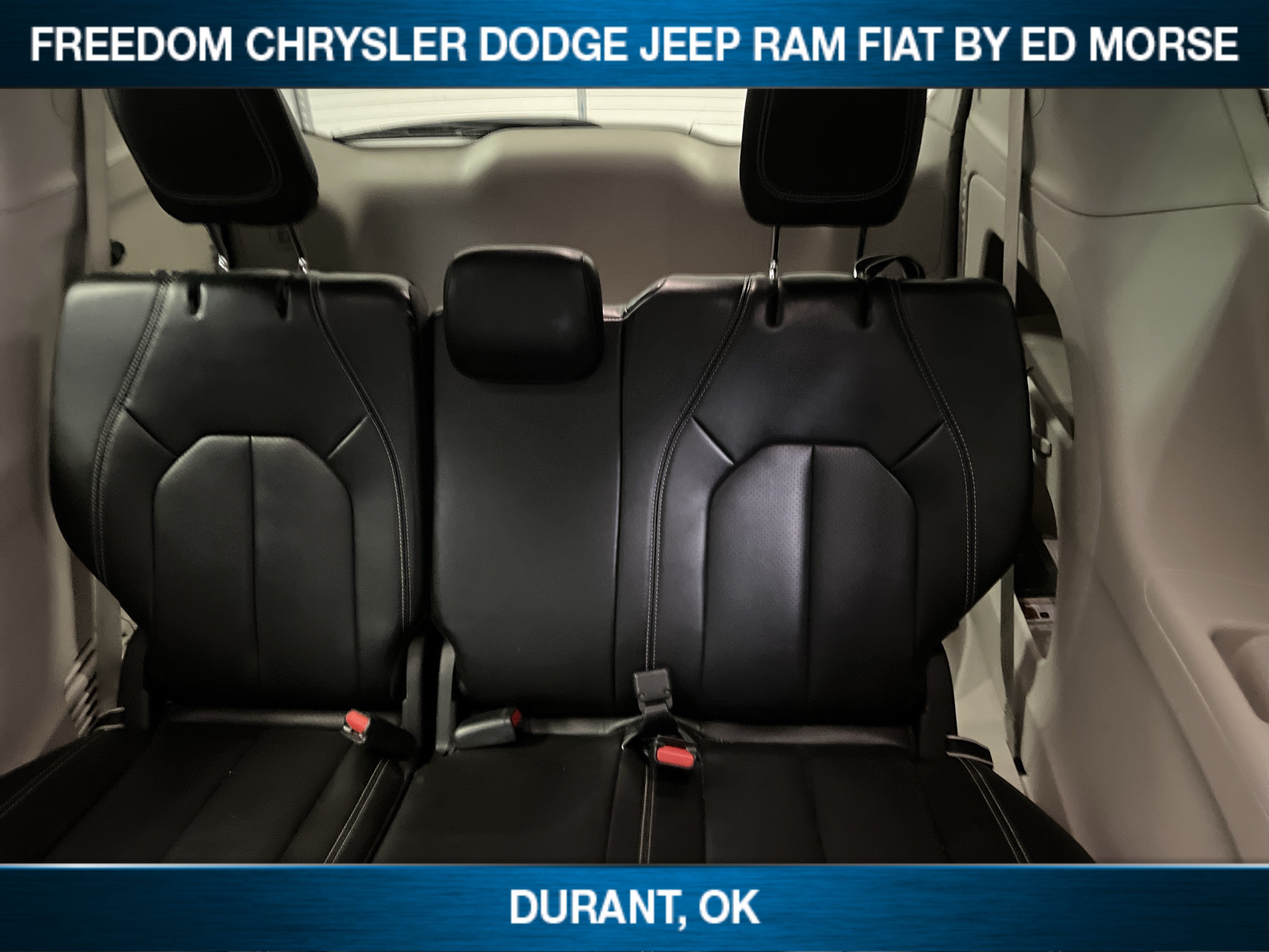 Used 2023 Chrysler Pacifica Touring-L FWD image 9