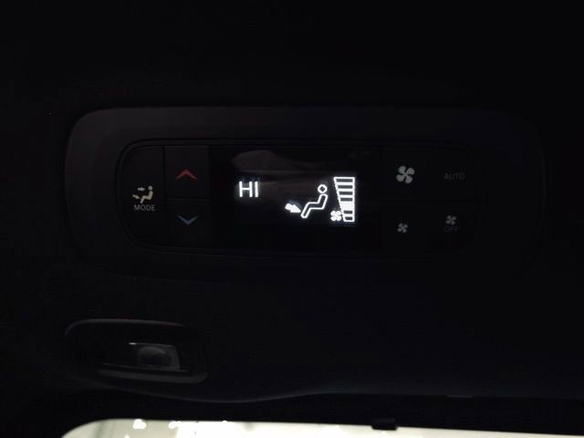 Used 2025 Chrysler Pacifica Limited image 27