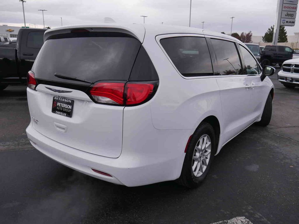 Used 2020 Chrysler Voyager LX image 18