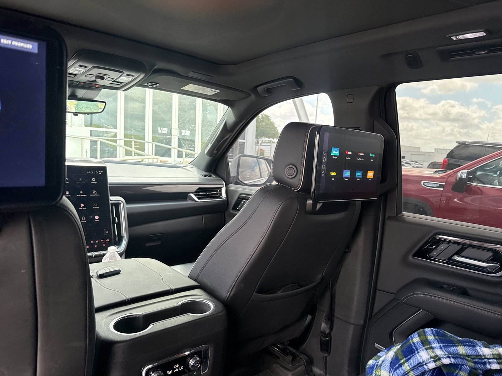 Used 2025 GMC Yukon Elevation w/ Elevation Premium Package image 11