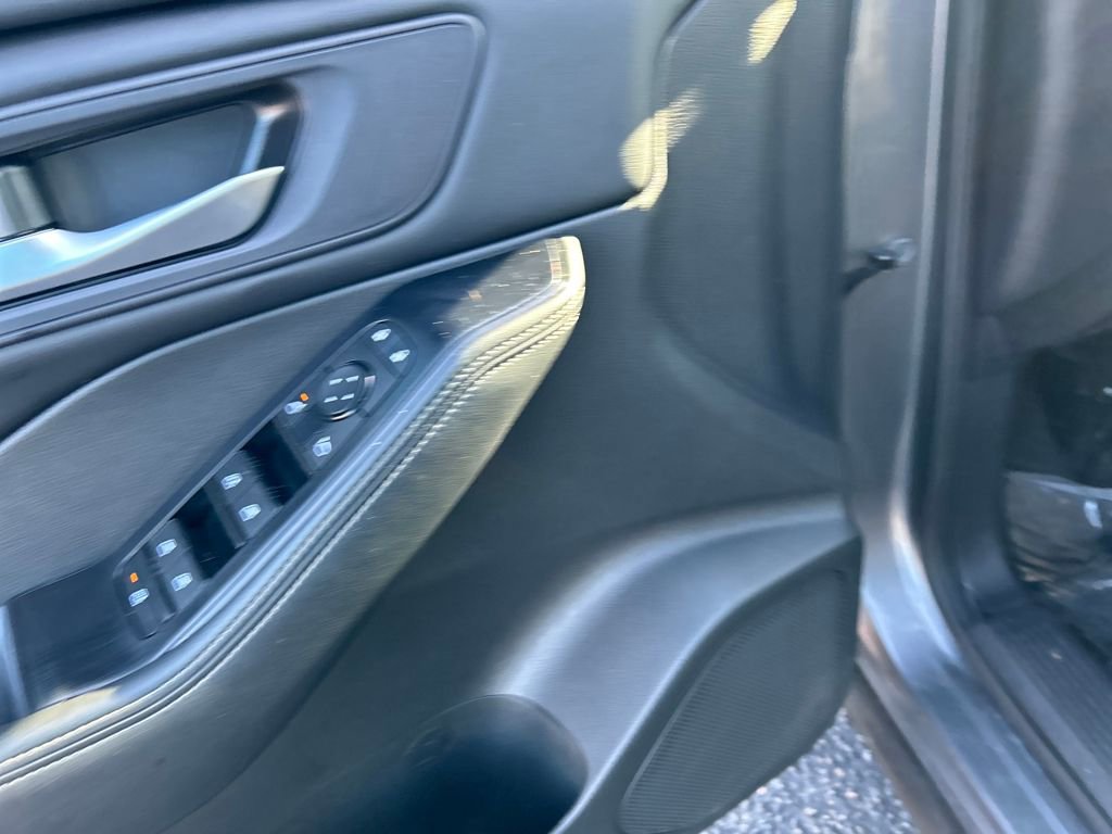 Used 2024 Nissan Rogue SV image 13