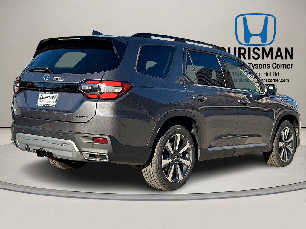 New 2025 Honda Pilot Touring image 3