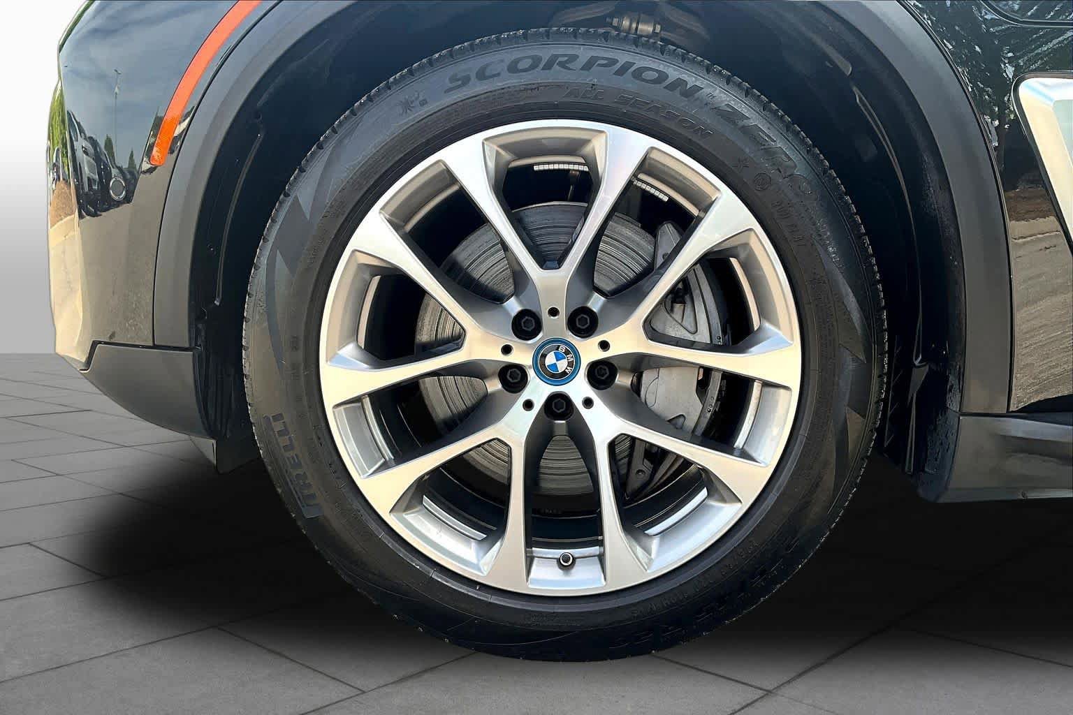 Used 2024 BMW X5 xDrive50e image 10
