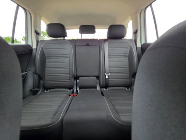 Used 2024 Volkswagen Tiguan S image 30