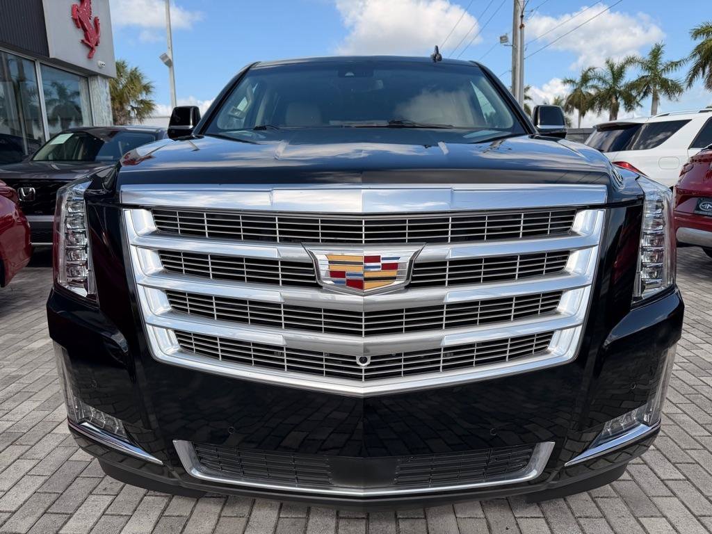 Used 2020 Cadillac Escalade ESV Luxury w/ Escalade Sport Edition AWD/4WD image 2